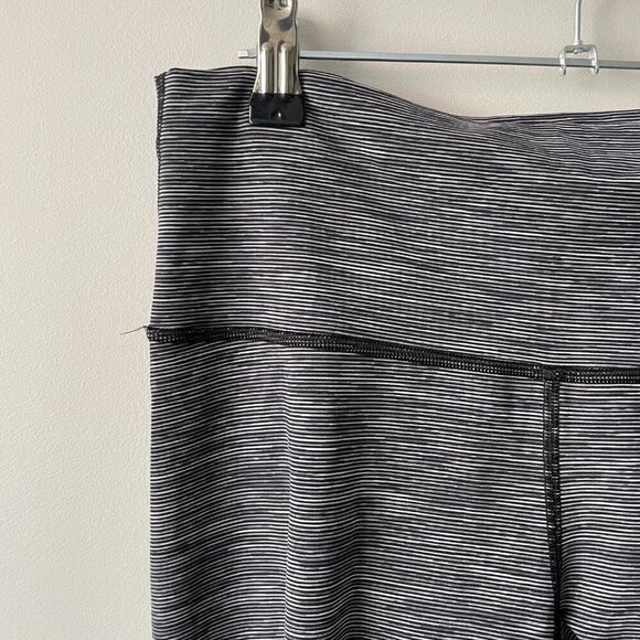 Lululemon Wunder Under Hi-Rise 1/2 Tight Leggings Gray 10 - Picture 6 of 8